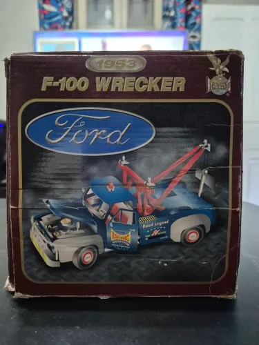 Ford F-100 Wrecker 1953, escala 1:18
