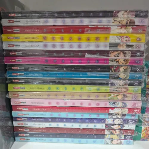Coleção de Mangás Noragami volume 01 ao 20 *Novos - Adachitoka, Panini, Planet Mangá