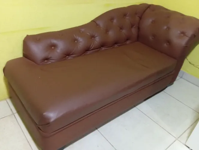 Sofá semi novo couro marrom