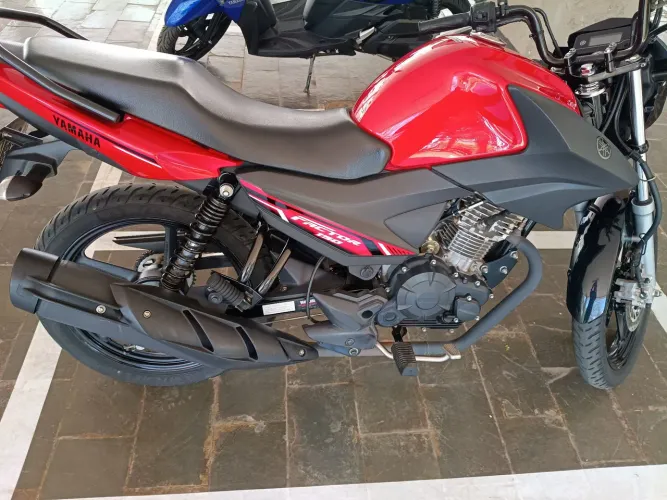 Vende - se Moto muito Nova