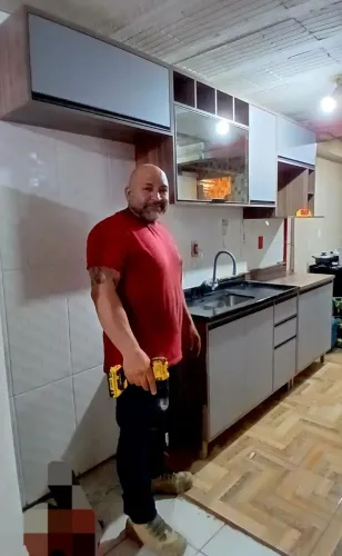 MONTADOR DE MÓVEIS,,, Montagem de Armário de Cozinha, Guarda-Roupa etc...