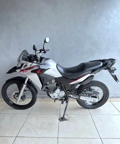 Xre 300 2021