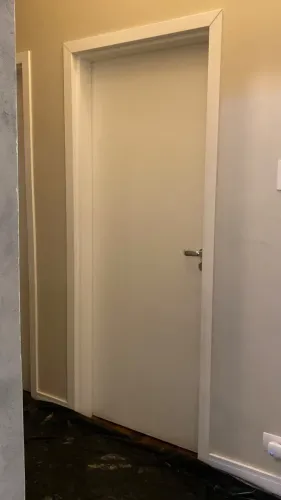 Porta interna branca lisa de pvc