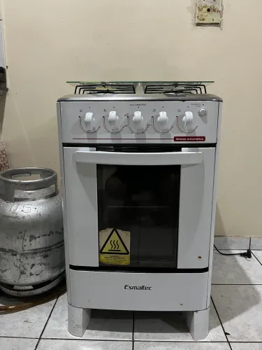 Vendo fogão Esmaltec Veneza Automático, 4 bocas, usado, funcionando perfeitamente.