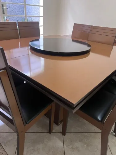 Conjunto de mesa e aparador