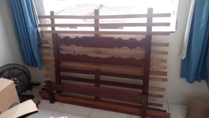 Cama de Casal de Madeira Completa - Bom Estado