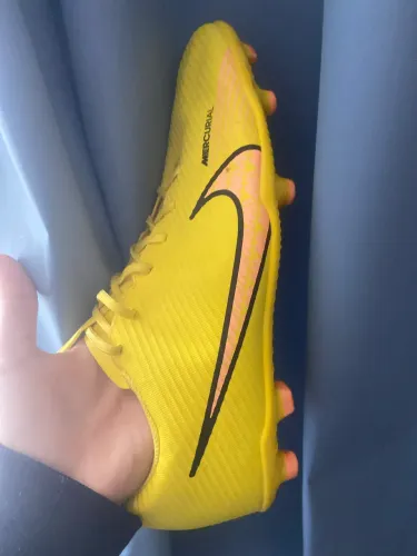 Chuteira mercurial (original)