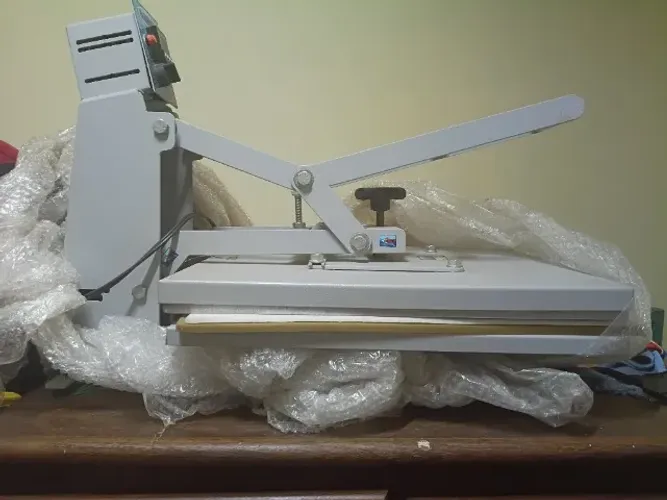 Prensa automática para sublimação 40x50, estampa camisas, chinelos, azulejos,chaveiros,etc