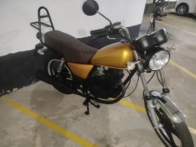 Suzuki Intruder 125 2012/13 - Pintura Exclusiva e Motor Novo!!!