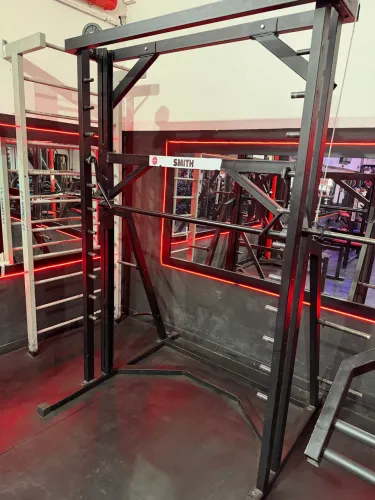 Agachamento Smith Musculação