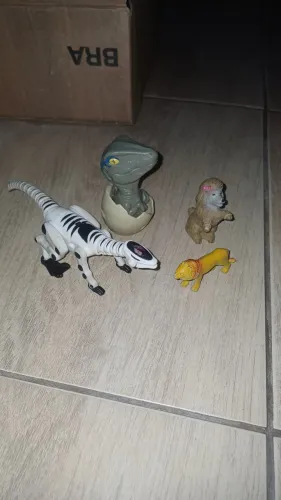 Lote de brinquedos aleatórios no geral