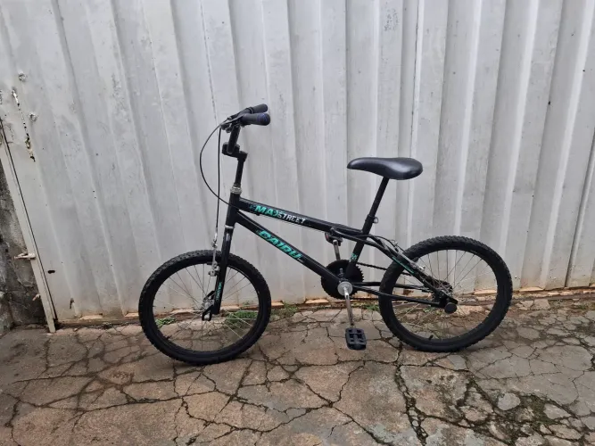 Bicicleta Infantil / Juvenil Cairu Max Street Aro 20 - Preta (Ótimo Estado!)