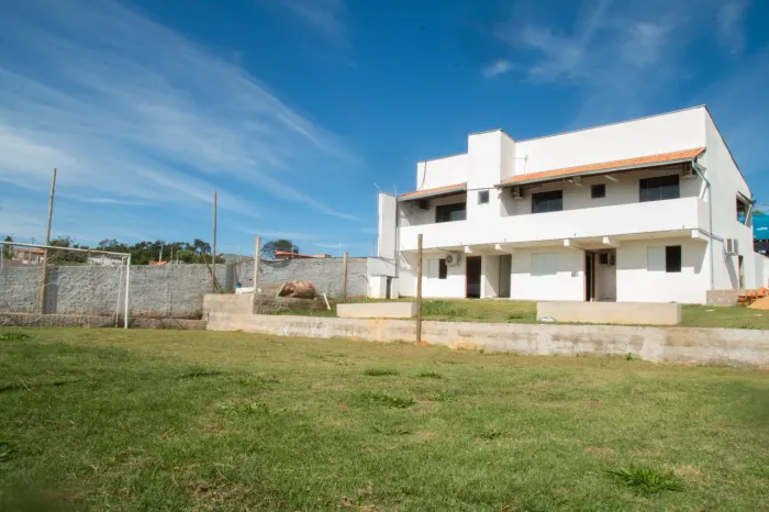 Chácara em Araçoiaba da Serra com 277,23m² de Área Construída, 7 Dormitórios e Piscina Com