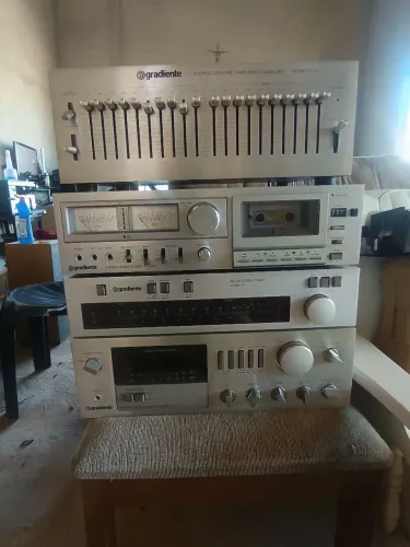 Conjunto som gradiente. Amplificador 246 super A, TUNERodel 9, equalizador E 1C, tape 5500