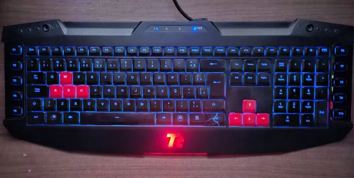 Teclado Gamer Thermaltake TT Esports Challenger Ultimate RGB ABNT2