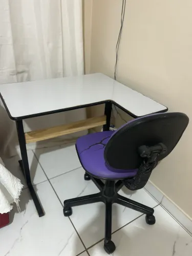 Mesa com cadeira