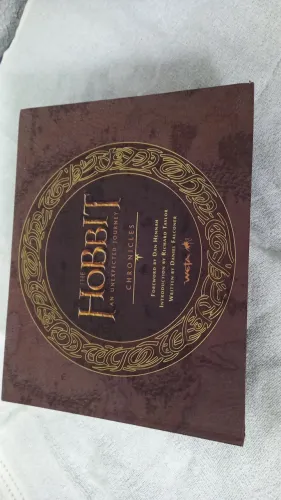 Livro o Hobbit chronicles art e desing