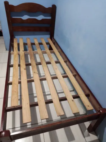 Vendo cama de solteiro