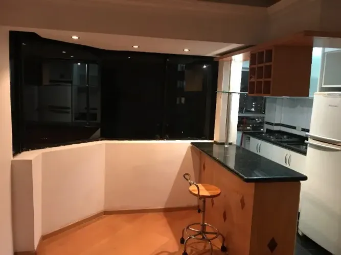 Ap de 1 quarto com garagem, alto padrão, mobiliado, Centro-Batel