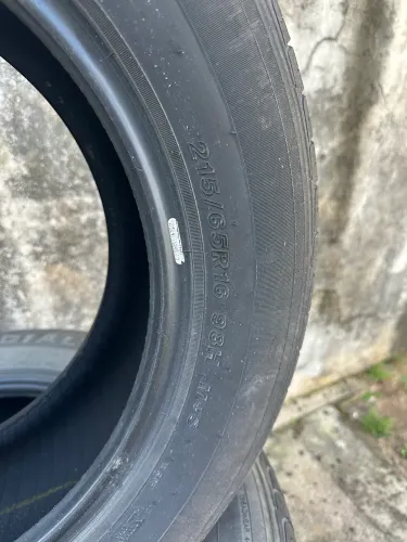 Pneus aro 16_, valor $ 650,00__ referencia 215/65 R16 88H para Duster, Vitara e outros.