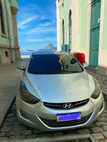 Hyundai Elantra GLS 1.8 16V Aut. 2013