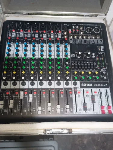 Mesa de som 8 canais Sotex com Case