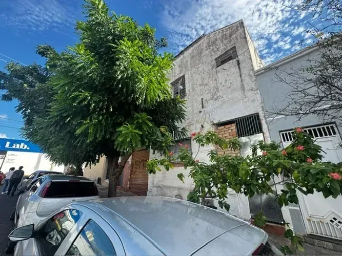 3 imoveis para Residencia ou comercial sendo um apartamento