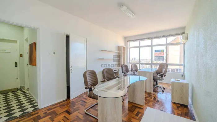 Sala comercial mobiliada no Centro de Pelotas (31m²) | Aluguel R$ 900