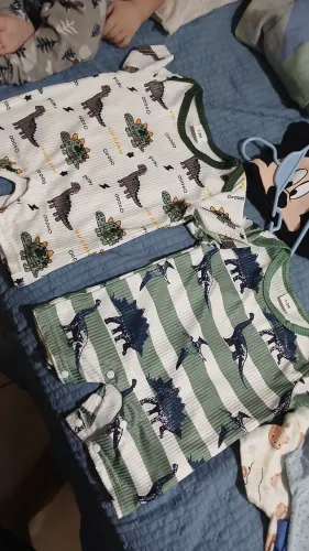 Desapego essa roupa de bebê menino, 1-3 meses  20 cada