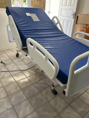 Cama Hospitalar Motorizada + Colchão Hospitalar Ortopédico + Colchão Pneumático Dellamed