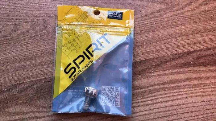 Potenciômetro de base pequena Spirit A500K Logarítmico Haste 18mm