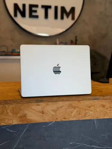 Apple MacBook Air M4 13?6 16RAM 512GB STARLIGHT