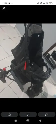 Carrinho de bebê e fralda 