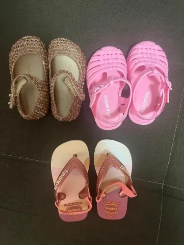 Kit com três calçados infantis - feminino - pouco usados