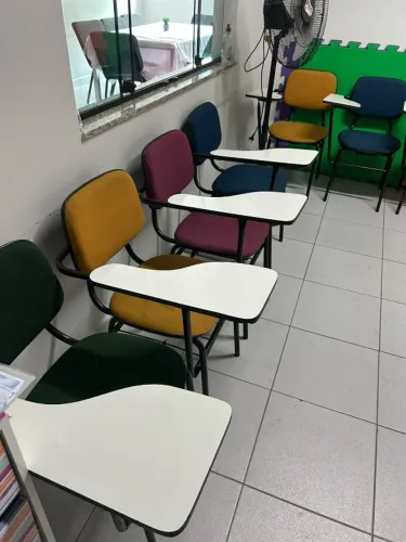 Mesa escolar universitária