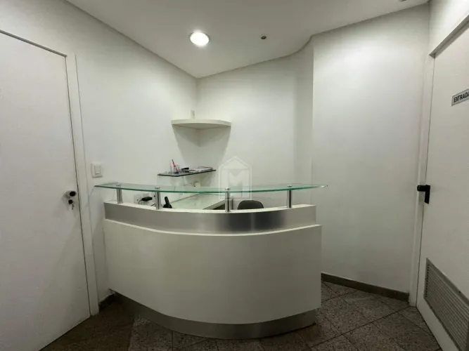 Livia Machado Imóveis VENDE Oportunidade na Praia do Suá | Sala Comercial Pronta para Aten