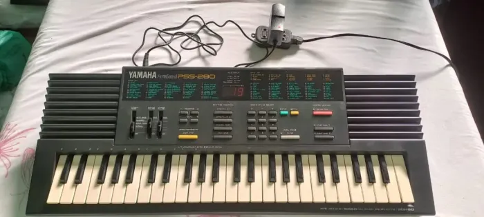 TECLADO YAMAHA PSS-280 PORTASOUND - REVISADO - LEVE E PORTÁTIL