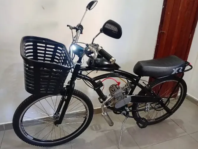 Bicicleta Motorizada 2 tempos 80cc, recém comprada, com nota fiscal, acessórios acoplados.