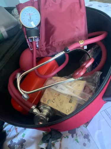 Vendo kit de enfermagem