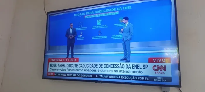 TV Samsung cristal 43 polegadas