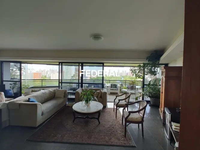 Apartamento para venda possui 210 metros com 4 quartos em Jaqueira - Recife - PE