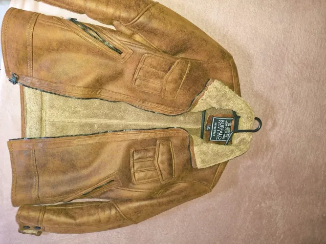 Estou a vender uma blusa de frio