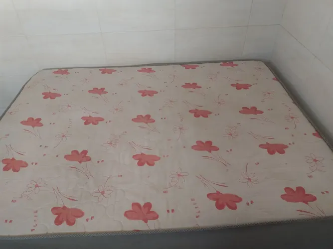Vendo uma cama box em perfeito Estado de conservação