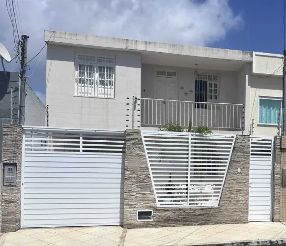 Vendo casa com 280 m2 de área construída - Bairro Suissa [19474]