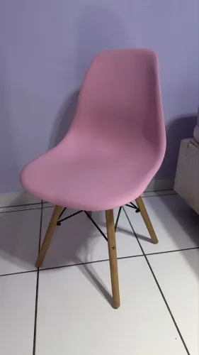 Cadeira pé palito rosa