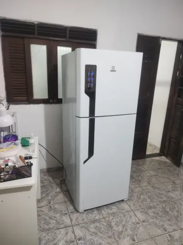 Geladeira Electrolux frost free gelando perfeitamente bem conservada faço entrega