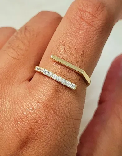 Anel Espiral c/ zircônias Ouro 18k