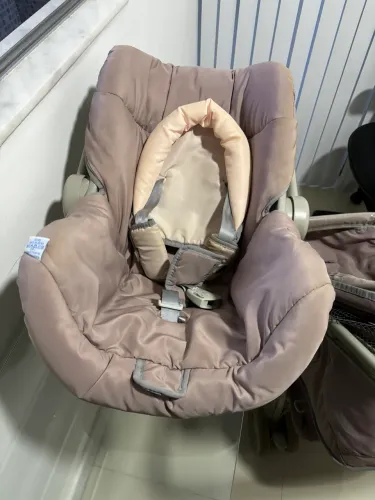 Carrinho de bebe com bebe conforto