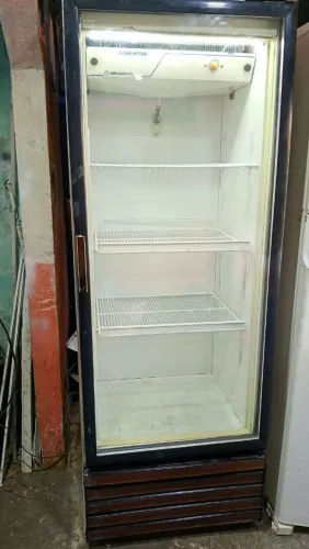VENDO EXPOSITOR TAMPA DE VIDRO METALFRIO GELANDO PERFEITO. FAÇO A ENTREGA