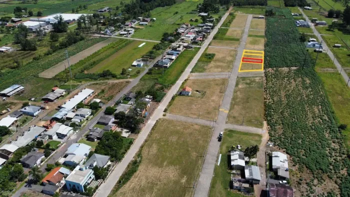 TERRENO EM LOTEAMENTO PLANEJADO AS MARGENS DA BR-101 EM SOMBRIO/SC